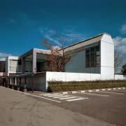 ArchitektInnen / KünstlerInnen: Arata Isozaki<br>Projekt: Eto Haus<br>Aufnahmedatum: 11/02<br>Format: 4x5'' C-Dia<br>Lieferformat: Dia-Duplikat, Scan 300 dpi<br>Bestell-Nummer: 7920/D<br>