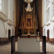 ArchitektInnen / KünstlerInnen: Henke Schreieck Architekten<br>Projekt: Augustinerkirche - Altar und Ambo<br>Aufnahmedatum: 02/03<br>Format: 4x5'' C-Dia<br>Lieferformat: Dia-Duplikat, Scan 300 dpi<br>Bestell-Nummer: 11542/A<br>