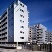 ArchitektInnen / KünstlerInnen: ARTEC Architekten<br>Projekt: Wohnbebauung Laxenburgerstraße<br>Aufnahmedatum: 01/02<br>Format: 4x5'' C-Dia<br>Lieferformat: Dia-Duplikat, Scan 300 dpi<br>Bestell-Nummer: 11036/B<br>