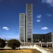 ArchitektInnen / KünstlerInnen: HNP architects ZT GmbH, Heinz Neumann<br>Projekt: ARES Tower<br>Aufnahmedatum: 09/01<br>Format: 4x5'' C-Dia<br>Lieferformat: Dia-Duplikat, Scan 300 dpi<br>Bestell-Nummer: 10814/C<br>
