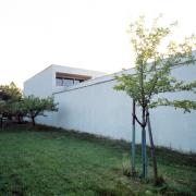 ArchitektInnen / KünstlerInnen: Adolf Krischanitz<br>Projekt: Landhaus Zurndorf<br>Aufnahmedatum: 08/01<br>Format: 4x5'' C-Dia<br>Lieferformat: Dia-Duplikat, Scan 300 dpi<br>Bestell-Nummer: 10747/A<br>