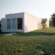 ArchitektInnen / KünstlerInnen: Adolf Krischanitz<br>Projekt: Landhaus Zurndorf<br>Aufnahmedatum: 08/01<br>Format: 4x5'' C-Dia<br>Lieferformat: Dia-Duplikat, Scan 300 dpi<br>Bestell-Nummer: 10747/D<br>