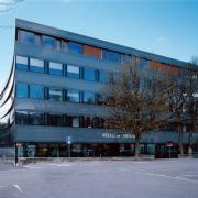 ArchitektInnen / KünstlerInnen: Herzog & de Meuron Architekten BSA/SIA/ETH<br>Projekt: Wohn- und Geschäftshaus Solothurn<br>Aufnahmedatum: 04/01<br>Format: 4x5'' C-Dia<br>Lieferformat: Dia-Duplikat, Scan 300 dpi<br>Bestell-Nummer: 10415/B<br>
