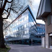 ArchitektInnen / KünstlerInnen: Herzog & de Meuron Architekten BSA/SIA/ETH<br>Projekt: Wohn- und Geschäftshaus Solothurn<br>Aufnahmedatum: 04/01<br>Format: 4x5'' C-Dia<br>Lieferformat: Dia-Duplikat, Scan 300 dpi<br>Bestell-Nummer: 10417/B<br>