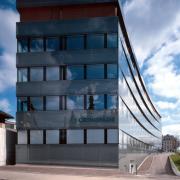 ArchitektInnen / KünstlerInnen: Herzog & de Meuron Architekten BSA/SIA/ETH<br>Projekt: Wohn- und Geschäftshaus Solothurn<br>Aufnahmedatum: 04/01<br>Format: 4x5'' C-Dia<br>Lieferformat: Dia-Duplikat, Scan 300 dpi<br>Bestell-Nummer: 10419/A<br>