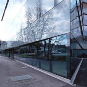 ArchitektInnen / KünstlerInnen: Herzog & de Meuron Architekten BSA/SIA/ETH<br>Projekt: Wohn- und Geschäftshaus Solothurn<br>Aufnahmedatum: 04/01<br>Format: 4x5'' C-Dia<br>Lieferformat: Dia-Duplikat, Scan 300 dpi<br>Bestell-Nummer: 10422/A<br>