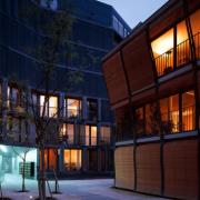 ArchitektInnen / KünstlerInnen: Herzog & de Meuron Architekten BSA/SIA/ETH<br>Projekt: Wohnhäuser an der Rue des Suisses<br>Aufnahmedatum: 05/01<br>Format: 4x5'' C-Dia<br>Lieferformat: Dia-Duplikat, Scan 300 dpi<br>Bestell-Nummer: 10499/B<br>