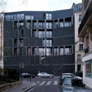 ArchitektInnen / KünstlerInnen: Herzog & de Meuron Architekten BSA/SIA/ETH<br>Projekt: Wohnhäuser an der Rue des Suisses<br>Aufnahmedatum: 05/01<br>Format: 4x5'' C-Dia<br>Lieferformat: Dia-Duplikat, Scan 300 dpi<br>Bestell-Nummer: 10503/B<br>
