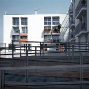 ArchitektInnen / KünstlerInnen: Rudolf Prohazka<br>Projekt: Siedlung Perfektastrasse - Bauteil Prohazka<br>Aufnahmedatum: 06/01<br>Format: 4x5'' C-Dia<br>Lieferformat: Dia-Duplikat, Scan 300 dpi<br>Bestell-Nummer: 10663/C<br>