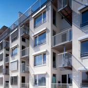 ArchitektInnen / KünstlerInnen: Otto Häuselmayer<br>Projekt: Wohnhausanlage In der Wiesen<br>Aufnahmedatum: 04/01<br>Format: 4x5'' C-Dia<br>Lieferformat: Dia-Duplikat, Scan 300 dpi<br>Bestell-Nummer: 10457/C<br>