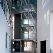 ArchitektInnen / KünstlerInnen: Otto Häuselmayer<br>Projekt: Wohnhausanlage In der Wiesen<br>Aufnahmedatum: 04/01<br>Format: 4x5'' C-Dia<br>Lieferformat: Dia-Duplikat, Scan 300 dpi<br>Bestell-Nummer: 10458/A<br>