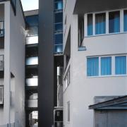 ArchitektInnen / KünstlerInnen: Otto Häuselmayer<br>Projekt: Wohnhausanlage In der Wiesen<br>Aufnahmedatum: 04/01<br>Format: 4x5'' C-Dia<br>Lieferformat: Dia-Duplikat, Scan 300 dpi<br>Bestell-Nummer: 10459/A<br>