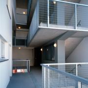 ArchitektInnen / KünstlerInnen: Otto Häuselmayer<br>Projekt: Wohnhausanlage In der Wiesen<br>Aufnahmedatum: 04/01<br>Format: 4x5'' C-Dia<br>Lieferformat: Dia-Duplikat, Scan 300 dpi<br>Bestell-Nummer: 10460/D<br>