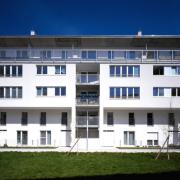 ArchitektInnen / KünstlerInnen: Otto Häuselmayer<br>Projekt: Wohnhausanlage In der Wiesen<br>Aufnahmedatum: 04/01<br>Format: 4x5'' C-Dia<br>Lieferformat: Dia-Duplikat, Scan 300 dpi<br>Bestell-Nummer: 10455/A<br>