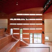 ArchitektInnen / KünstlerInnen: Szyszkowitz · Kowalski<br>Projekt: Kulturhaus St. Ulrich<br>Aufnahmedatum: 11/00<br>Format: 4x5'' C-Dia<br>Lieferformat: Dia-Duplikat, Scan 300 dpi<br>Bestell-Nummer: 10104/C<br>