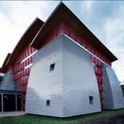 ArchitektInnen / KünstlerInnen: Szyszkowitz · Kowalski<br>Projekt: Kulturhaus St. Ulrich<br>Aufnahmedatum: 11/00<br>Format: 4x5'' C-Dia<br>Lieferformat: Dia-Duplikat, Scan 300 dpi<br>Bestell-Nummer: 10100/D<br>