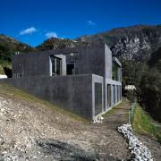 ArchitektInnen / KünstlerInnen: Britta Buzzi, Francesco Buzzi<br>Projekt: Haus P.<br>Aufnahmedatum: 10/00<br>Format: 4x5'' C-Dia<br>Lieferformat: Dia-Duplikat, Scan 300 dpi<br>Bestell-Nummer: 10067/B<br>