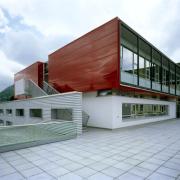 ArchitektInnen / KünstlerInnen: Karl F. Thalmeier<br>Projekt: Volks- und Hauptschule - Erweiterung<br>Aufnahmedatum: 07/00<br>Format: 4x5'' C-Dia<br>Lieferformat: Dia-Duplikat, Scan 300 dpi<br>Bestell-Nummer: 9837/C<br>
