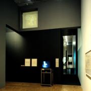 ArchitektInnen / KünstlerInnen: PAUHOF Architekten<br>Projekt: Ausstellung Beckett / Naumann<br>Aufnahmedatum: 03/00<br>Format: 4x5'' C-Dia<br>Lieferformat: Dia-Duplikat, Scan 300 dpi<br>Bestell-Nummer: 9461/A<br>