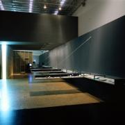 ArchitektInnen / KünstlerInnen: PAUHOF Architekten<br>Projekt: Ausstellung Beckett / Naumann<br>Aufnahmedatum: 03/00<br>Format: 4x5'' C-Dia<br>Lieferformat: Dia-Duplikat, Scan 300 dpi<br>Bestell-Nummer: 9462/B<br>