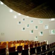 ArchitektInnen / KünstlerInnen: Heinz Tesar<br>Projekt: Evangelische Kirche<br>Aufnahmedatum: 05/97<br>Format: 4x5'' C-Dia<br>Lieferformat: Dia-Duplikat, Scan 300 dpi<br>Bestell-Nummer: 7121/B<br>