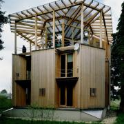ArchitektInnen / KünstlerInnen: Anton Schweighofer<br>Projekt: Holzhaus<br>Aufnahmedatum: 05/97<br>Format: 4x5'' C-Dia<br>Lieferformat: Dia-Duplikat, Scan 300 dpi<br>Bestell-Nummer: 7100/B<br>
