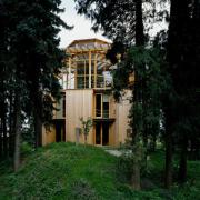 ArchitektInnen / KünstlerInnen: Anton Schweighofer<br>Projekt: Holzhaus<br>Aufnahmedatum: 05/97<br>Format: 4x5'' C-Dia<br>Lieferformat: Dia-Duplikat, Scan 300 dpi<br>Bestell-Nummer: 7100/C<br>