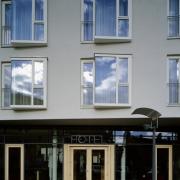 ArchitektInnen / KünstlerInnen: Neururer & Neururer Architekturbüro<br>Projekt: Hotel Klinglhuber<br>Aufnahmedatum: 10/96<br>Format: 4x5'' C-Dia<br>Lieferformat: Dia-Duplikat, Scan 300 dpi<br>Bestell-Nummer: 6655/D<br>