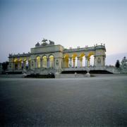 ArchitektInnen / KünstlerInnen: Jean Trehet<br>Projekt: Gloriette - Schloss Schönbrunn<br>Aufnahmedatum: 04/96<br>Format: 4x5'' C-Dia<br>Lieferformat: Dia-Duplikat, Scan 300 dpi<br>Bestell-Nummer: 6189/A<br>