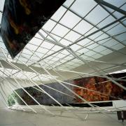 ArchitektInnen / KünstlerInnen: Fabio Marcaccio, Greg Lynn<br>Projekt: Ausstellung in der Secession ''Tingler''<br>Aufnahmedatum: 06/99<br>Format: 4x5'' C-Dia<br>Lieferformat: Dia-Duplikat, Scan 300 dpi<br>Bestell-Nummer: 8969/A<br>