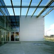 ArchitektInnen / KünstlerInnen: Henke Schreieck Architekten<br>Projekt: Volks- und Hauptschule Leberberg<br>Aufnahmedatum: 02/97<br>Format: 4x5'' C-Dia<br>Lieferformat: Dia-Duplikat, Scan 300 dpi<br>Bestell-Nummer: 6815/B<br>