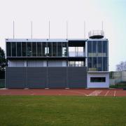 ArchitektInnen / KünstlerInnen: Johannes Zieser<br>Projekt: Umdasch Stadion - Pressezentrum und Zielturm<br>Aufnahmedatum: 03/97<br>Format: 4x5'' C-Dia<br>Lieferformat: Dia-Duplikat, Scan 300 dpi<br>Bestell-Nummer: 6986/C<br>