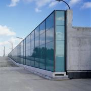ArchitektInnen / KünstlerInnen: Adolf Krischanitz<br>Projekt: Schallschutzmauer - Autobahnentlüftung<br>Aufnahmedatum: 02/97<br>Format: 4x5'' C-Dia<br>Lieferformat: Dia-Duplikat, Scan 300 dpi<br>Bestell-Nummer: 6934/D<br>