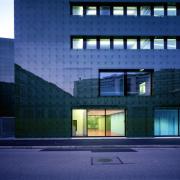 ArchitektInnen / KünstlerInnen: Herzog & de Meuron Architekten BSA/SIA/ETH<br>Projekt: ISP - Institut für Spitalpharmazie<br>Aufnahmedatum: 05/99<br>Format: 4x5'' C-Dia<br>Lieferformat: Dia-Duplikat, Scan 300 dpi<br>Bestell-Nummer: 8831/B<br>