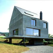 ArchitektInnen / KünstlerInnen: Herzog & de Meuron Architekten BSA/SIA/ETH<br>Projekt: Haus in Leymen<br>Aufnahmedatum: 05/98<br>Format: 4x5'' C-Dia<br>Lieferformat: Dia-Duplikat, Scan 300 dpi<br>Bestell-Nummer: 7927/A<br>