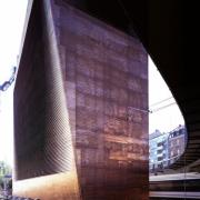 ArchitektInnen / KünstlerInnen: Herzog & de Meuron Architekten BSA/SIA/ETH<br>Projekt: Zentralstellwerk SBB<br>Aufnahmedatum: 09/99<br>Format: 4x5'' C-Dia<br>Lieferformat: Dia-Duplikat, Scan 300 dpi<br>Bestell-Nummer: 9171/B<br>