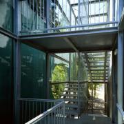 ArchitektInnen / KünstlerInnen: Gasparin & Meier<br>Projekt: Botanischer Garten - Verwaltung<br>Aufnahmedatum: 05/98<br>Format: 4x5'' C-Dia<br>Lieferformat: Dia-Duplikat, Scan 300 dpi<br>Bestell-Nummer: 7881/B<br>