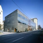 ArchitektInnen / KünstlerInnen: Adolph-Herbert Kelz<br>Projekt: Maderna-Haus<br>Aufnahmedatum: 03/97<br>Format: 4x5'' C-Dia<br>Lieferformat: Dia-Duplikat, Scan 300 dpi<br>Bestell-Nummer: 6982/B<br>