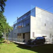 ArchitektInnen / KünstlerInnen: Adolph-Herbert Kelz<br>Projekt: Maderna-Haus<br>Aufnahmedatum: 07/99<br>Format: 6x9cm C-Dia<br>Lieferformat: Dia-Duplikat, Scan 300 dpi<br>Bestell-Nummer: 9002/10<br>