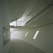 ArchitektInnen / KünstlerInnen: Klaus Kada<br>Projekt: Festspielhaus St. Pölten<br>Aufnahmedatum: 05/97<br>Format: 4x5'' C-Dia<br>Lieferformat: Dia-Duplikat, Scan 300 dpi<br>Bestell-Nummer: 7117/B<br>
