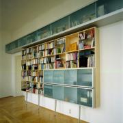 ArchitektInnen / KünstlerInnen: Irmgard Frank<br>Projekt: Bücherstellage Wohnung M.<br>Aufnahmedatum: 12/99<br>Format: 4x5'' C-Dia<br>Lieferformat: Dia-Duplikat, Scan 300 dpi<br>Bestell-Nummer: 8709/A<br>