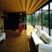 ArchitektInnen / KünstlerInnen: Henke Schreieck Architekten<br>Projekt: Einfamilienhaus<br>Aufnahmedatum: 08/98<br>Format: 4x5'' C-Dia<br>Lieferformat: Dia-Duplikat, Scan 300 dpi<br>Bestell-Nummer: 8177/D<br>