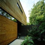 ArchitektInnen / KünstlerInnen: Henke Schreieck Architekten<br>Projekt: Einfamilienhaus<br>Aufnahmedatum: 08/98<br>Format: 4x5'' C-Dia<br>Lieferformat: Dia-Duplikat, Scan 300 dpi<br>Bestell-Nummer: 8178/C<br>