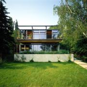 ArchitektInnen / KünstlerInnen: Henke Schreieck Architekten<br>Projekt: Einfamilienhaus<br>Aufnahmedatum: 08/98<br>Format: 4x5'' C-Dia<br>Lieferformat: Dia-Duplikat, Scan 300 dpi<br>Bestell-Nummer: 8181/B<br>