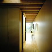 ArchitektInnen / KünstlerInnen: Henke Schreieck Architekten<br>Projekt: Einfamilienhaus<br>Aufnahmedatum: 08/98<br>Format: 4x5'' C-Dia<br>Lieferformat: Dia-Duplikat, Scan 300 dpi<br>Bestell-Nummer: 8175/B<br>