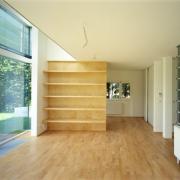ArchitektInnen / KünstlerInnen: Heinz Lutter<br>Projekt: Wohnhausanlage Trennstrasse<br>Aufnahmedatum: 07/99<br>Format: 4x5'' C-Dia<br>Lieferformat: Dia-Duplikat, Scan 300 dpi<br>Bestell-Nummer: 9008/A<br>