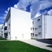ArchitektInnen / KünstlerInnen: Otto Häuselmayer<br>Projekt: Thermensiedlung Oberlaa<br>Aufnahmedatum: 08/99<br>Format: 4x5'' C-Dia<br>Lieferformat: Dia-Duplikat, Scan 300 dpi<br>Bestell-Nummer: 9127/C<br>