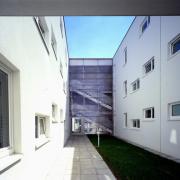 ArchitektInnen / KünstlerInnen: Otto Häuselmayer<br>Projekt: Thermensiedlung Oberlaa<br>Aufnahmedatum: 08/99<br>Format: 4x5'' C-Dia<br>Lieferformat: Dia-Duplikat, Scan 300 dpi<br>Bestell-Nummer: 9127/A<br>