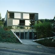 ArchitektInnen / KünstlerInnen: Herzog & de Meuron Architekten BSA/SIA/ETH<br>Projekt: Haus Koechlin, privates Wohnhaus mit zwei Höfen<br>Aufnahmedatum: 10/95<br>Format: 4x5'' C-Dia<br>Lieferformat: Dia-Duplikat, Scan 300 dpi<br>Bestell-Nummer: 5906/A<br>