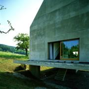 ArchitektInnen / KünstlerInnen: Herzog & de Meuron Architekten BSA/SIA/ETH<br>Projekt: Haus in Leymen<br>Aufnahmedatum: 05/98<br>Format: 4x5'' C-Dia<br>Lieferformat: Dia-Duplikat, Scan 300 dpi<br>Bestell-Nummer: 7923/A<br>